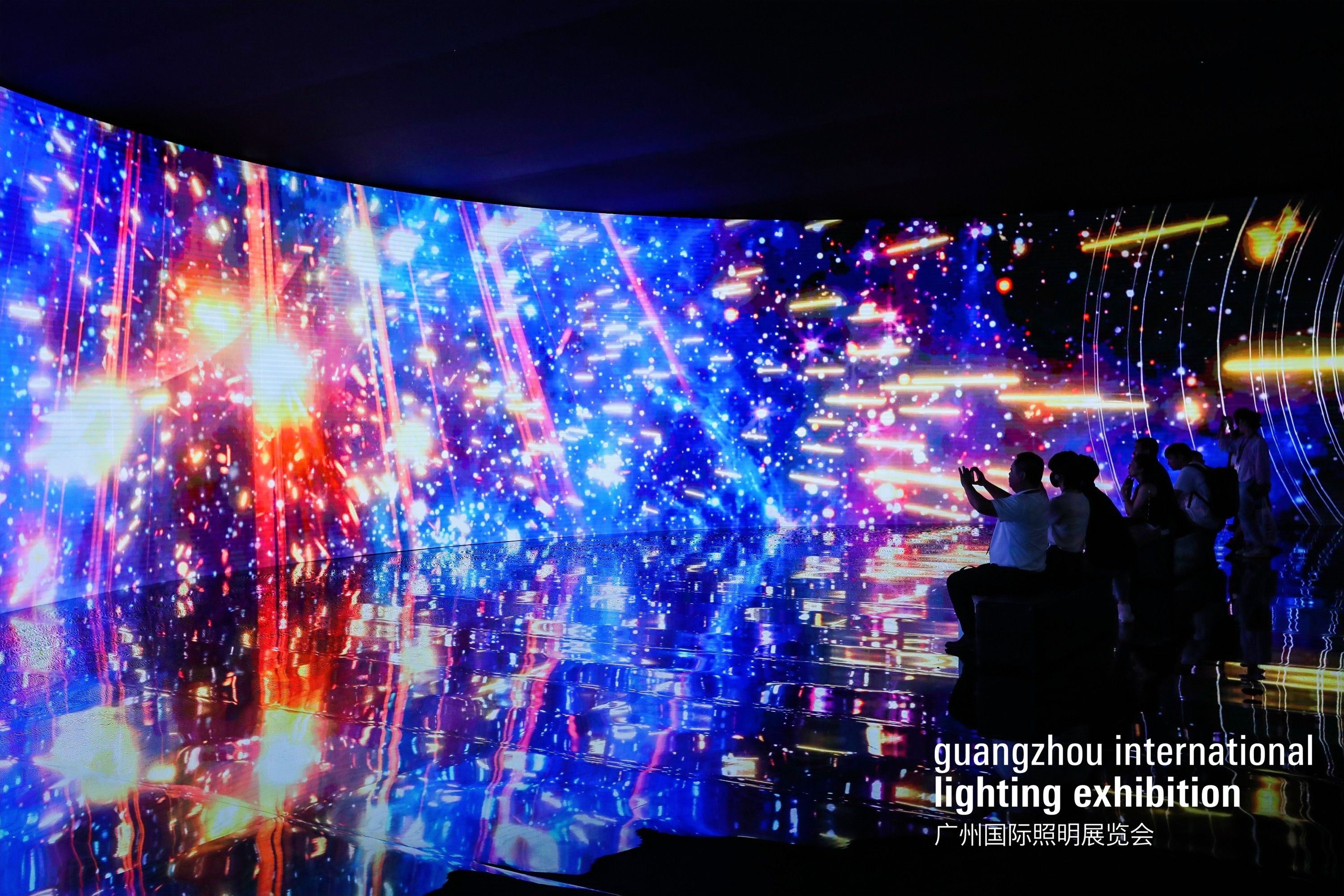 光无限——光明在前，未来可期，2024年广州国际照明展览会凝心聚力，建构“光 +”融合产业生态圈